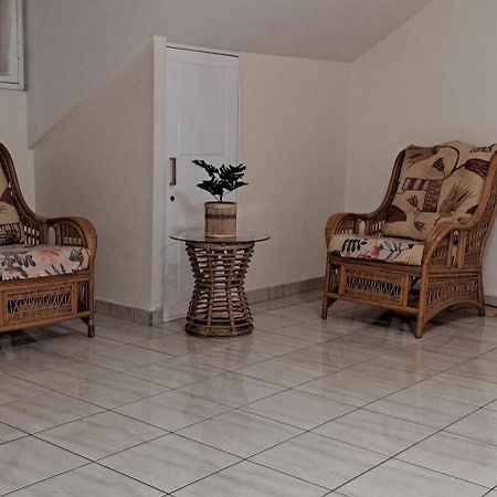 Logement Spacieux Deux Pieces A Baie Mahault Exteriör bild