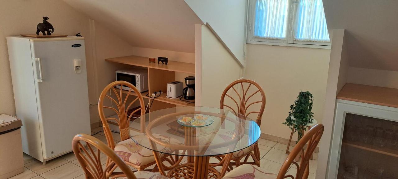Logement Spacieux Deux Pieces A Baie Mahault Exteriör bild