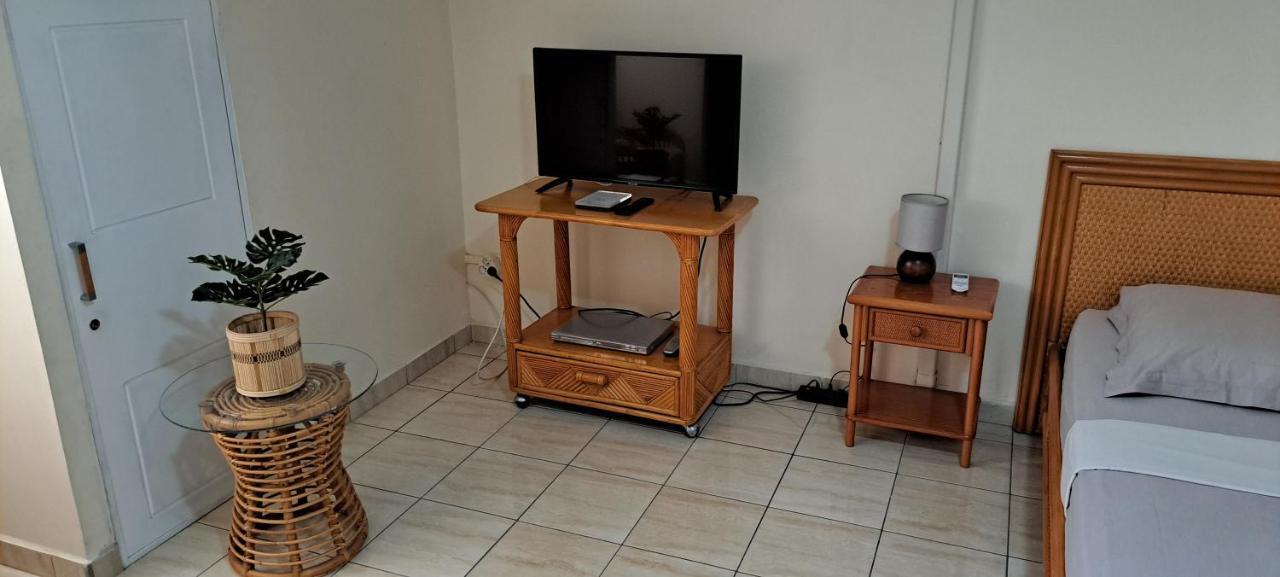 Logement Spacieux Deux Pieces A Baie Mahault Exteriör bild