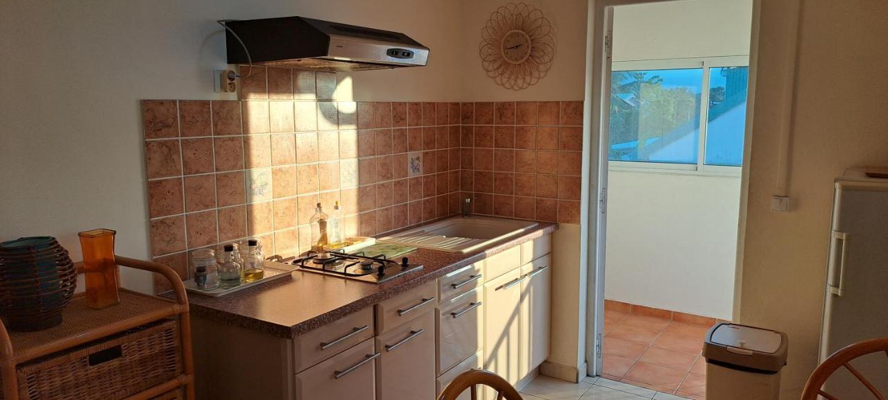 Logement Spacieux Deux Pieces A Baie Mahault Exteriör bild