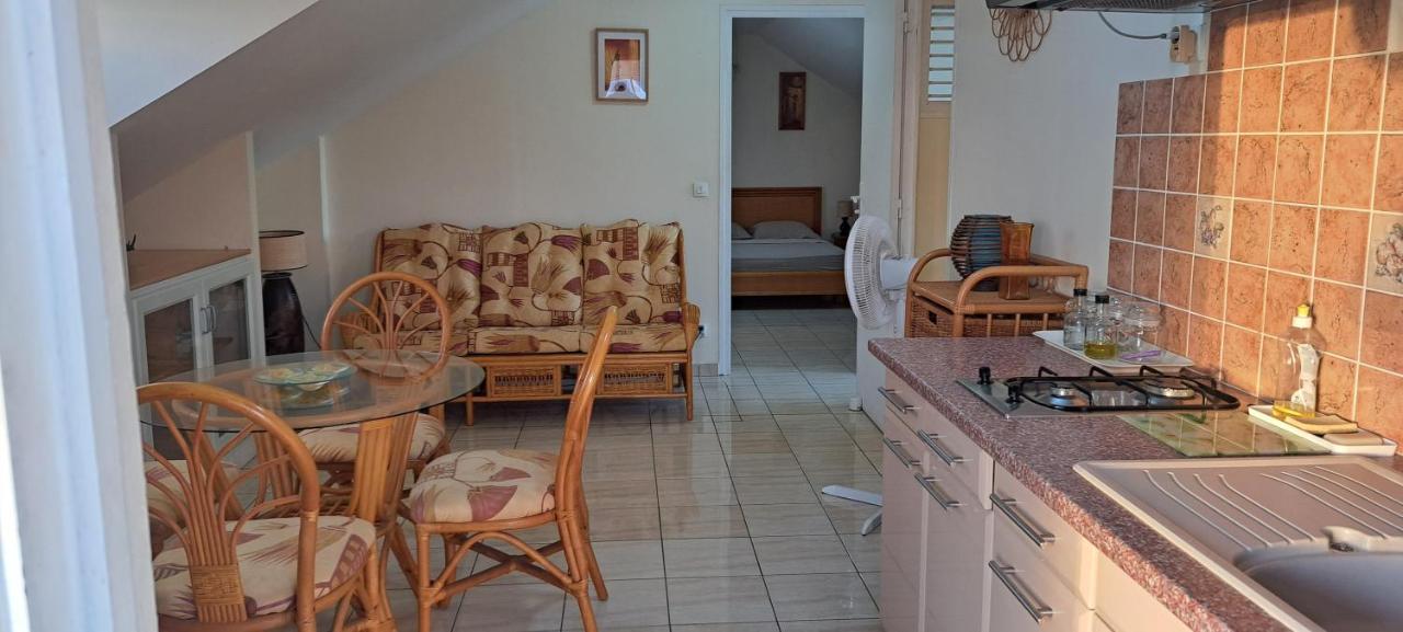 Logement Spacieux Deux Pieces A Baie Mahault Exteriör bild