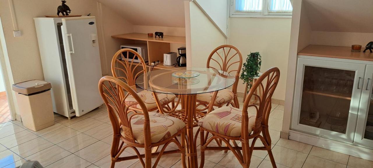Logement Spacieux Deux Pieces A Baie Mahault Exteriör bild