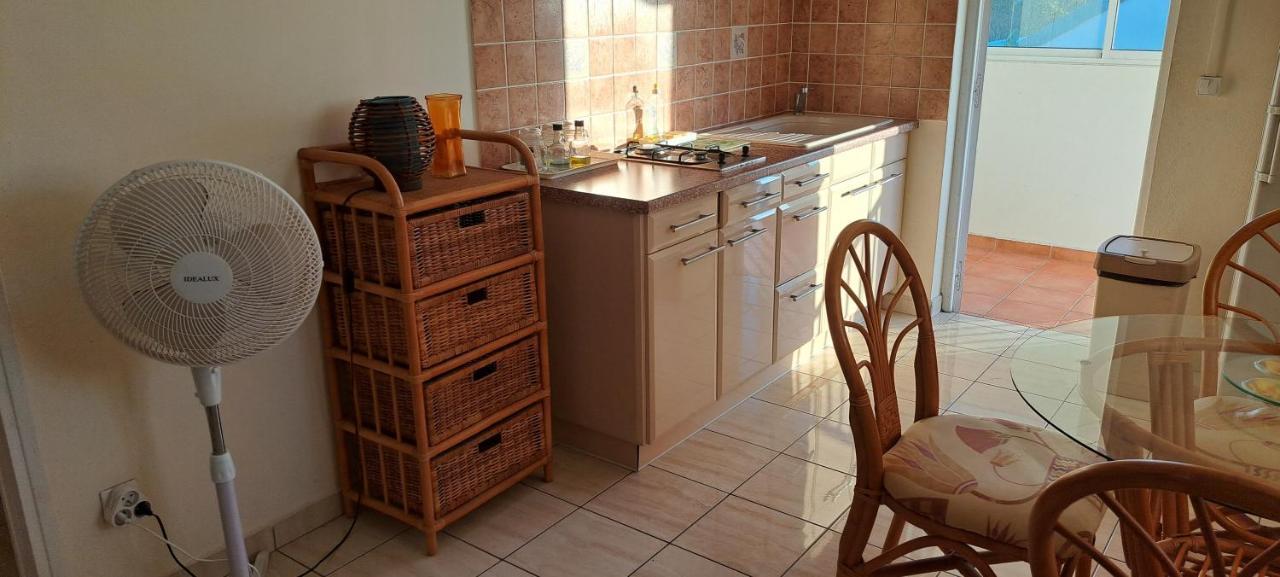 Logement Spacieux Deux Pieces A Baie Mahault Exteriör bild