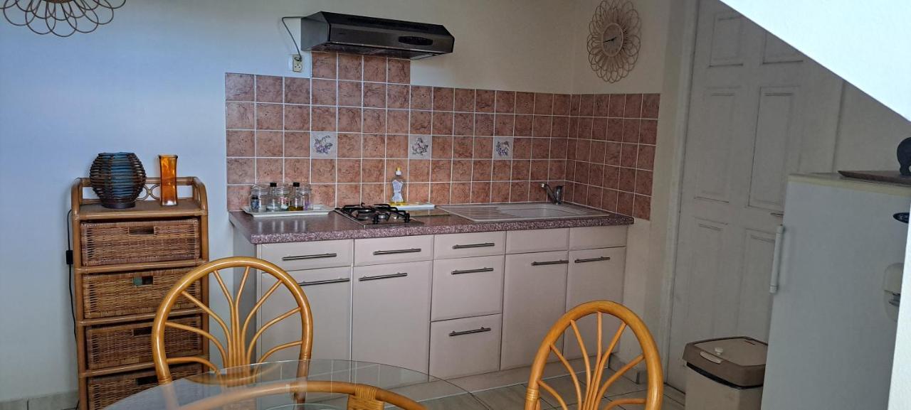 Logement Spacieux Deux Pieces A Baie Mahault Exteriör bild