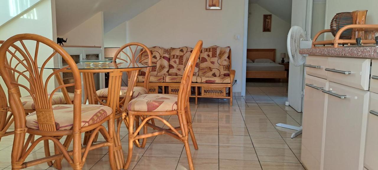 Logement Spacieux Deux Pieces A Baie Mahault Exteriör bild