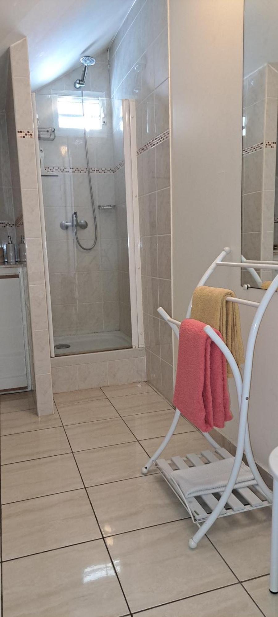 Logement Spacieux Deux Pieces A Baie Mahault Exteriör bild